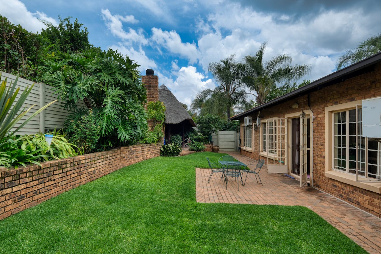HOME & GARDEN