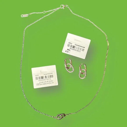 2 Piece Mia - Silver - Necklace and matching earrings - NWT