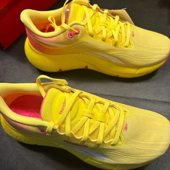 REEBOK ZIGNITION RUNNING SHOES - SIZE 8.5