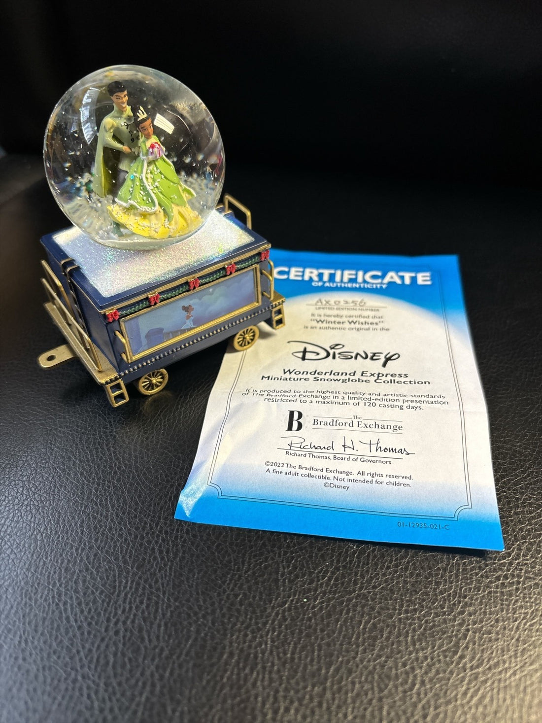 The Bradford Exchange AX0256 "Winter Wishes" Wonderland Express Mini Snowglobe