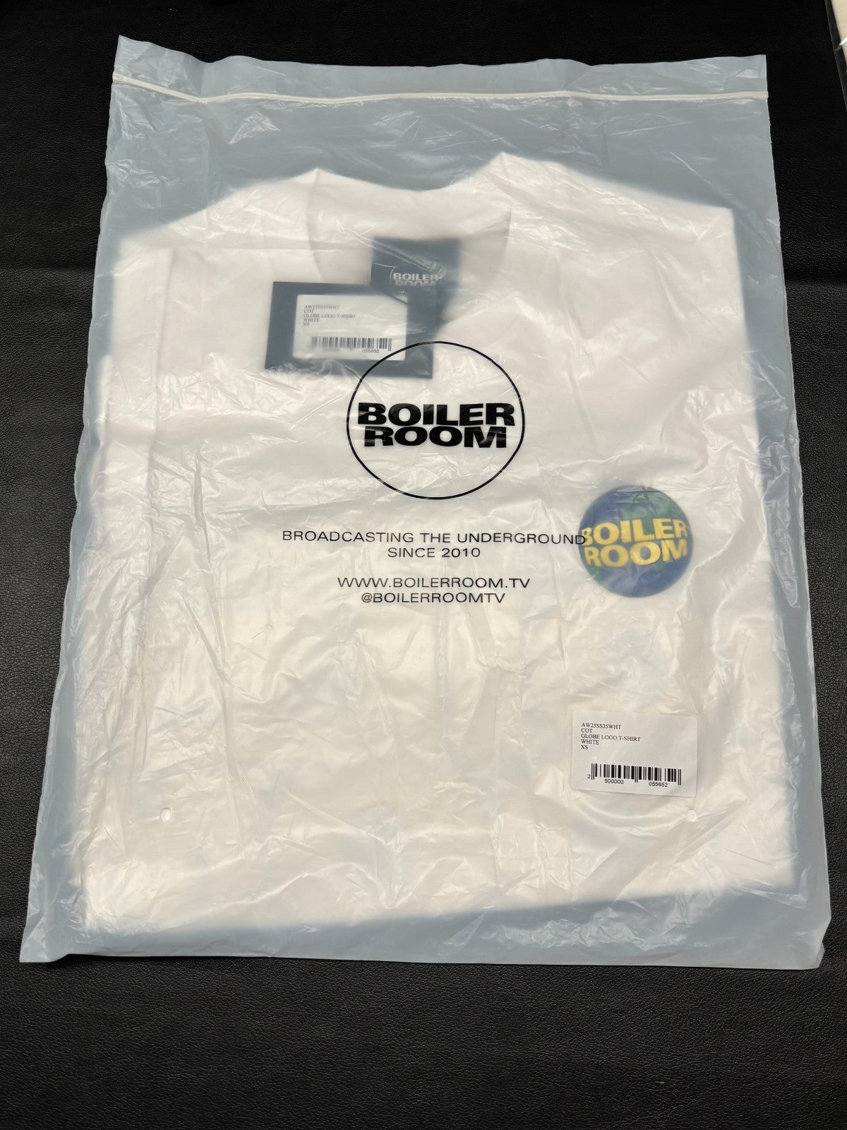 NWT Boiler Room Shirt Mens XSmall Globe Logo Graphic Tee - White