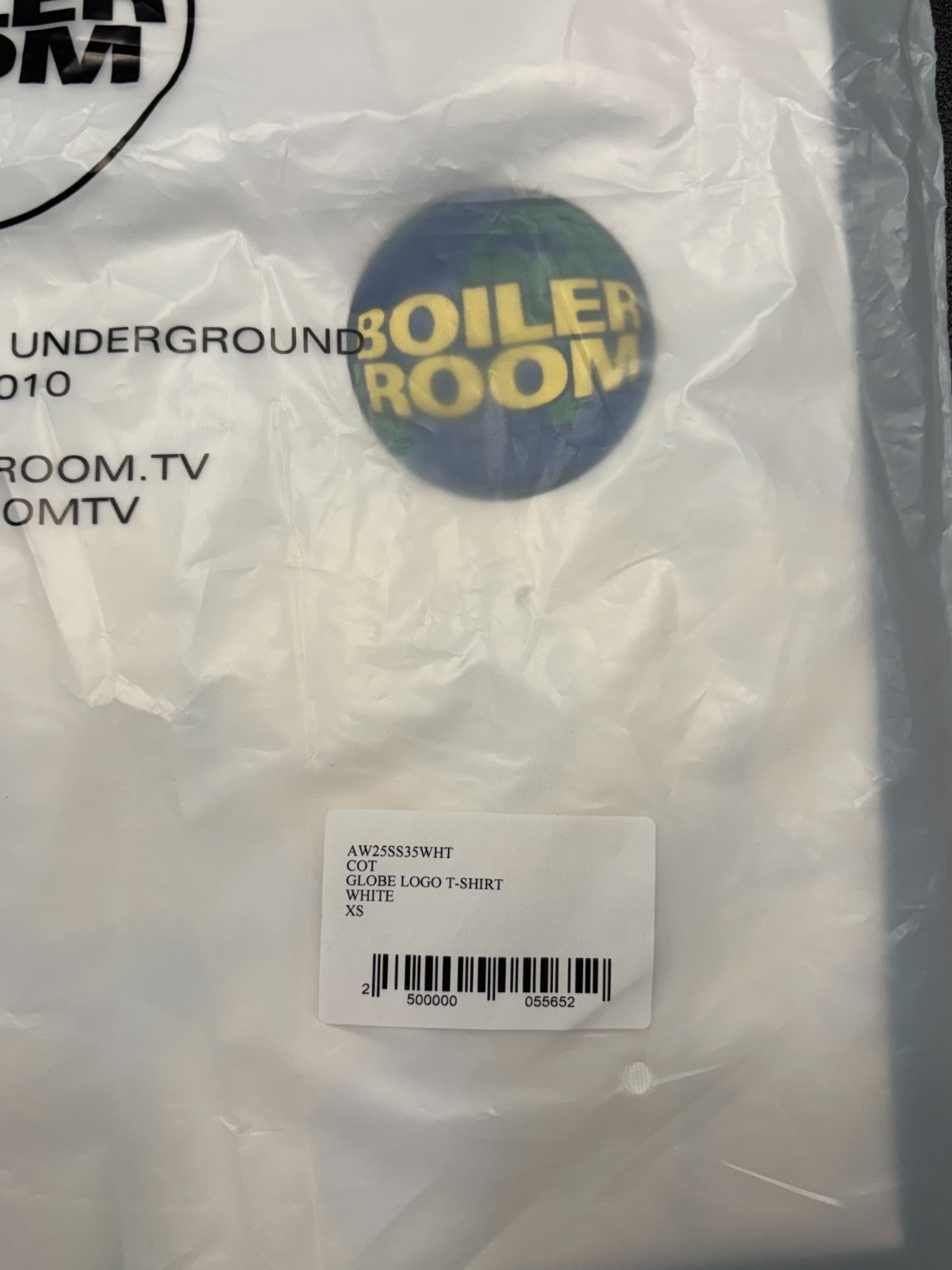 NWT Boiler Room Shirt Mens XSmall Globe Logo Graphic Tee - White