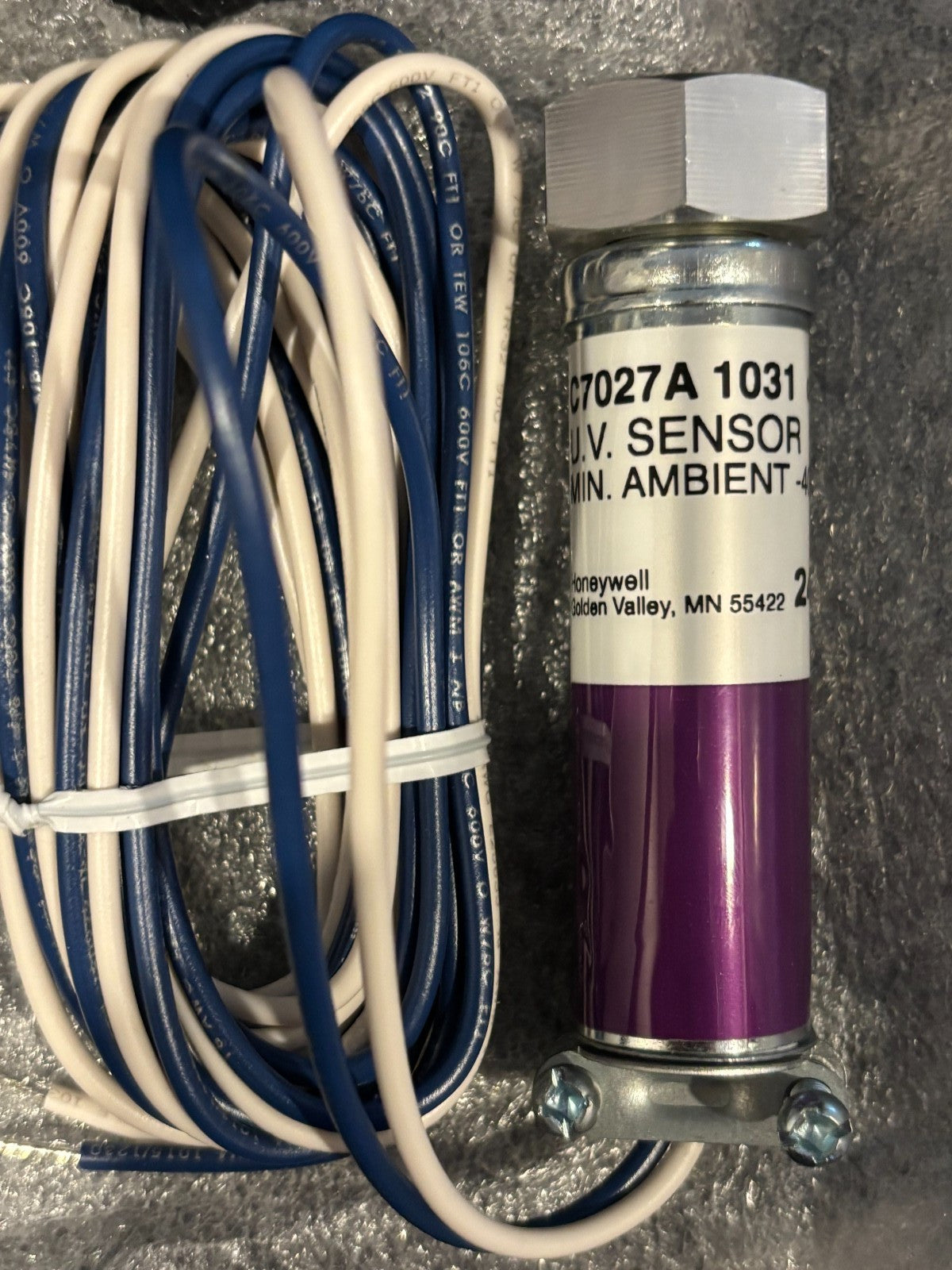 Honeywell C7027A 1031 Mini-Peeper Flame Detector Sensor  NEW