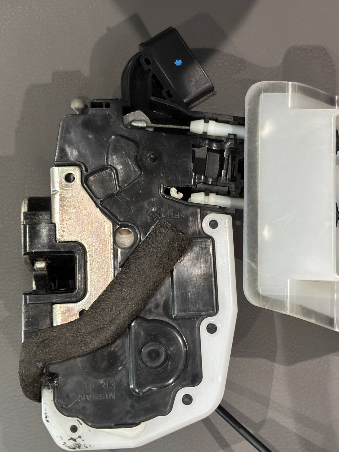 09-13 Infinity G37 Passenger door lock latch actuator 80500-JK600 USED