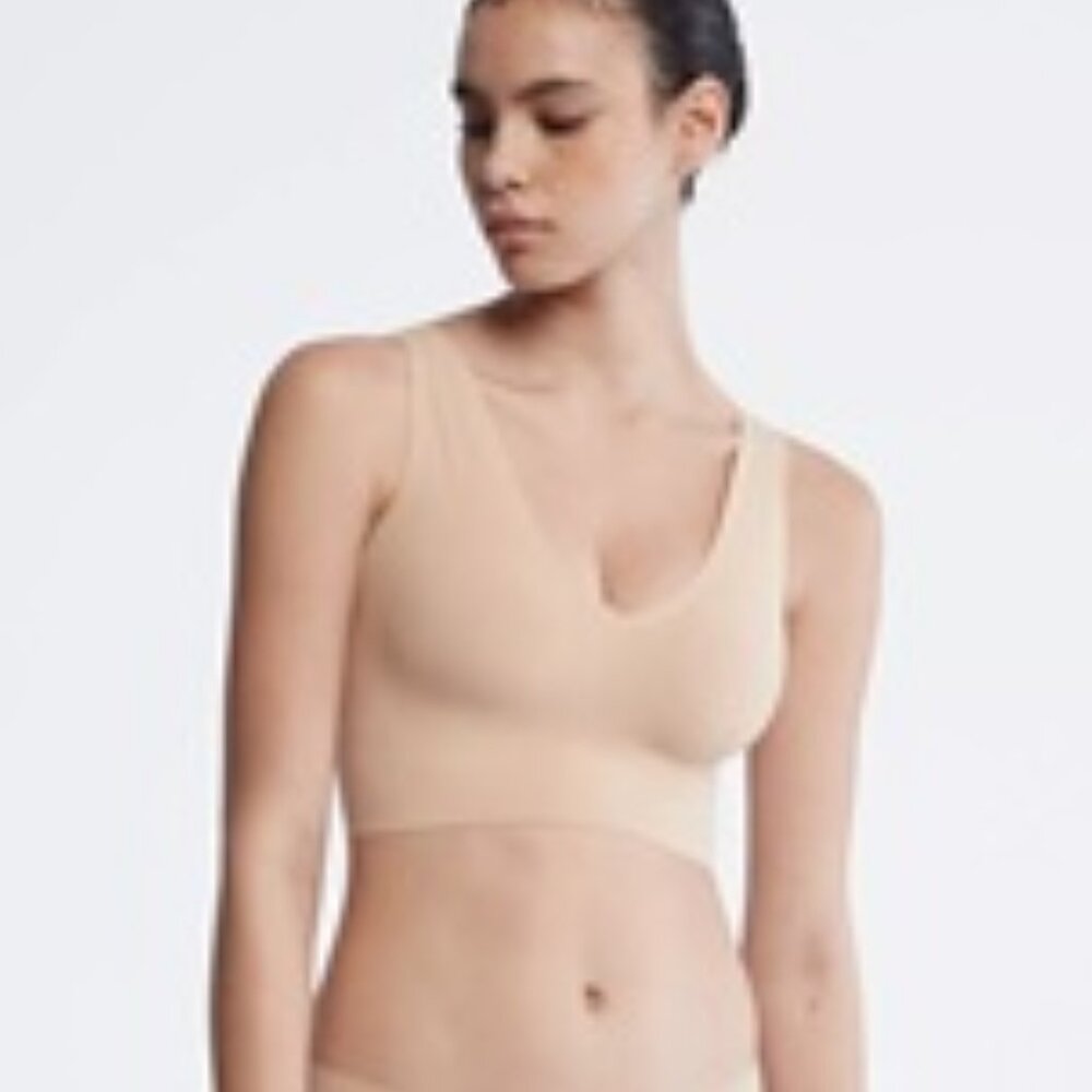Calvin Klein - Invisibles Lightly Lined V-Neck Bralette - XLarge