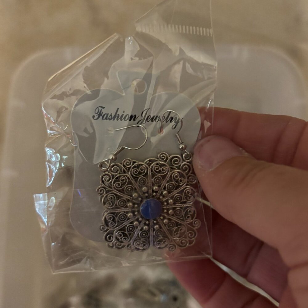 98 NEW pair of Fashion Earrings - Selling as a lot - Loads of different designes
